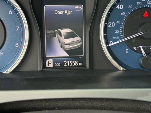 Used 2017 Toyota Camry XLE FWD image 24