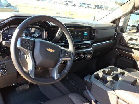 Used 2025 Chevrolet Silverado 3500 LT image 19