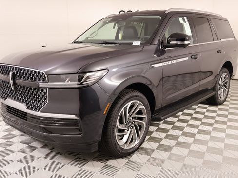 New 2026 Lincoln Navigator Premiere AWD/4WD image 10