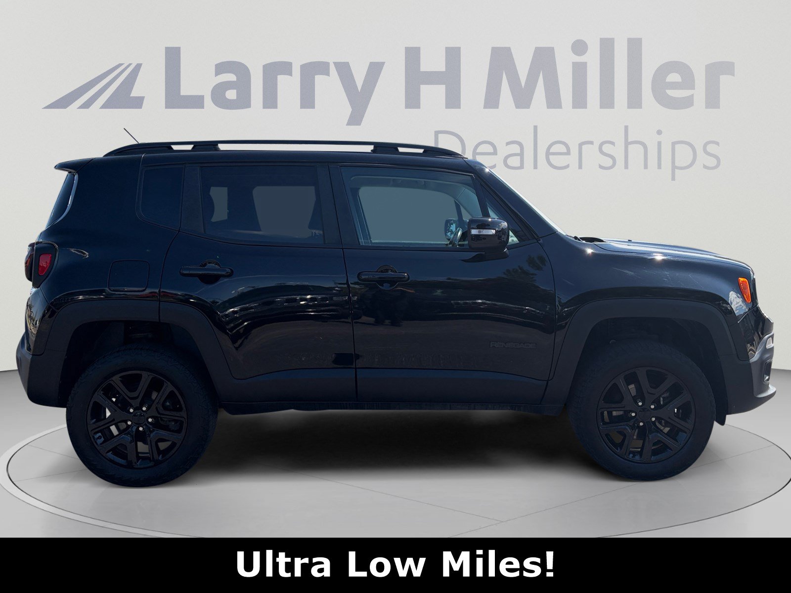 Used 2017 Jeep Renegade Altitude AWD/4WD image 6