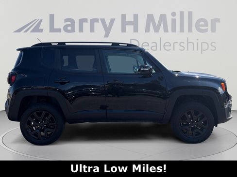 Used 2017 Jeep Renegade Altitude AWD/4WD image 6