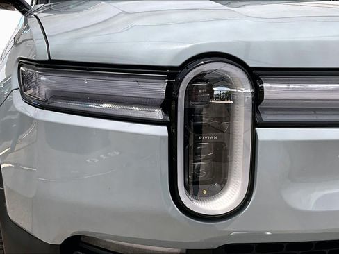 Used 2025 Rivian R1S Adventure AWD/4WD image 26