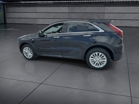 Used 2024 Cadillac XT4 Luxury w/ Cold Weather Package FWD image 6