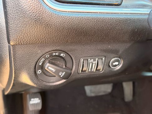 Used 2020 Dodge Challenger SXT w/ Driver Convenience Group image 8