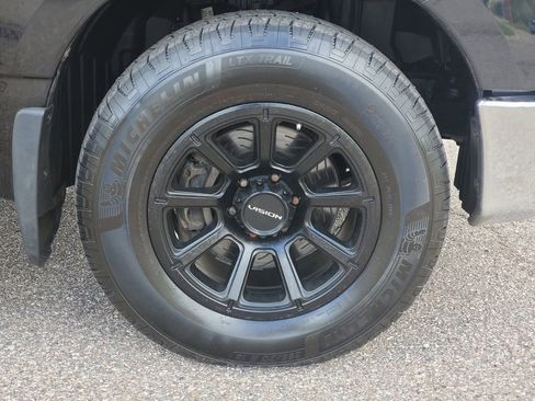 Used 2018 Nissan Titan SV w/ SV Convenience Package AWD/4WD image 5