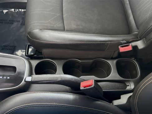 Used 2017 Chevrolet Trax LT w/ LT Convenience Package image 18