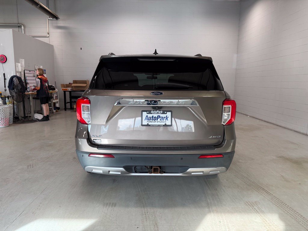 Certified 2021 Ford Explorer XLT w/ Equipment Group 202A AWD/4WD image 6