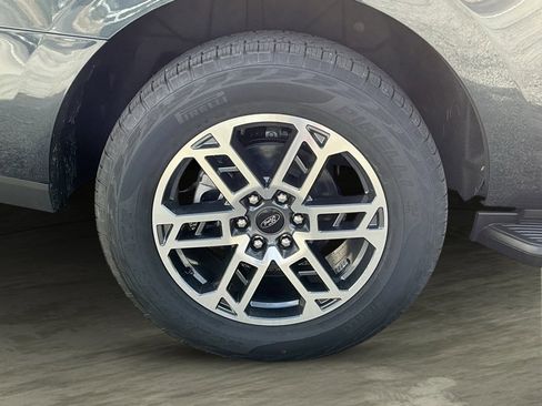 New 2025 Ford Expedition Active image 16