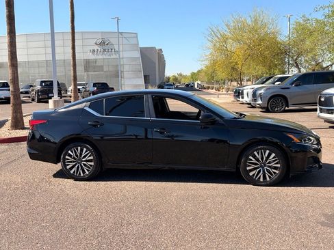 Used 2024 Nissan Altima 2.5 SV FWD image 7