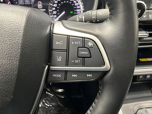 Used 2023 Toyota Highlander XSE AWD/4WD image 31