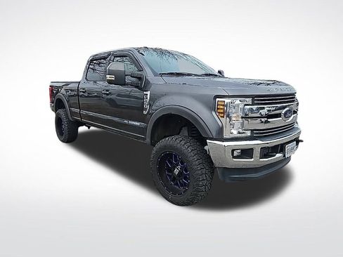 Used 2018 Ford F250 Lariat w/ Lariat Value Package image 2