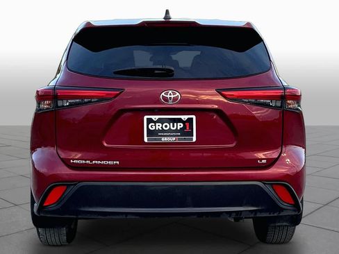 Used 2022 Toyota Highlander LE FWD image 5
