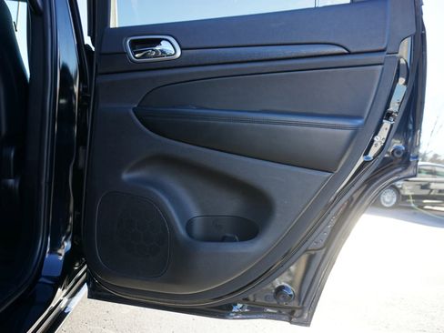 Used 2017 Jeep Grand Cherokee Altitude image 11