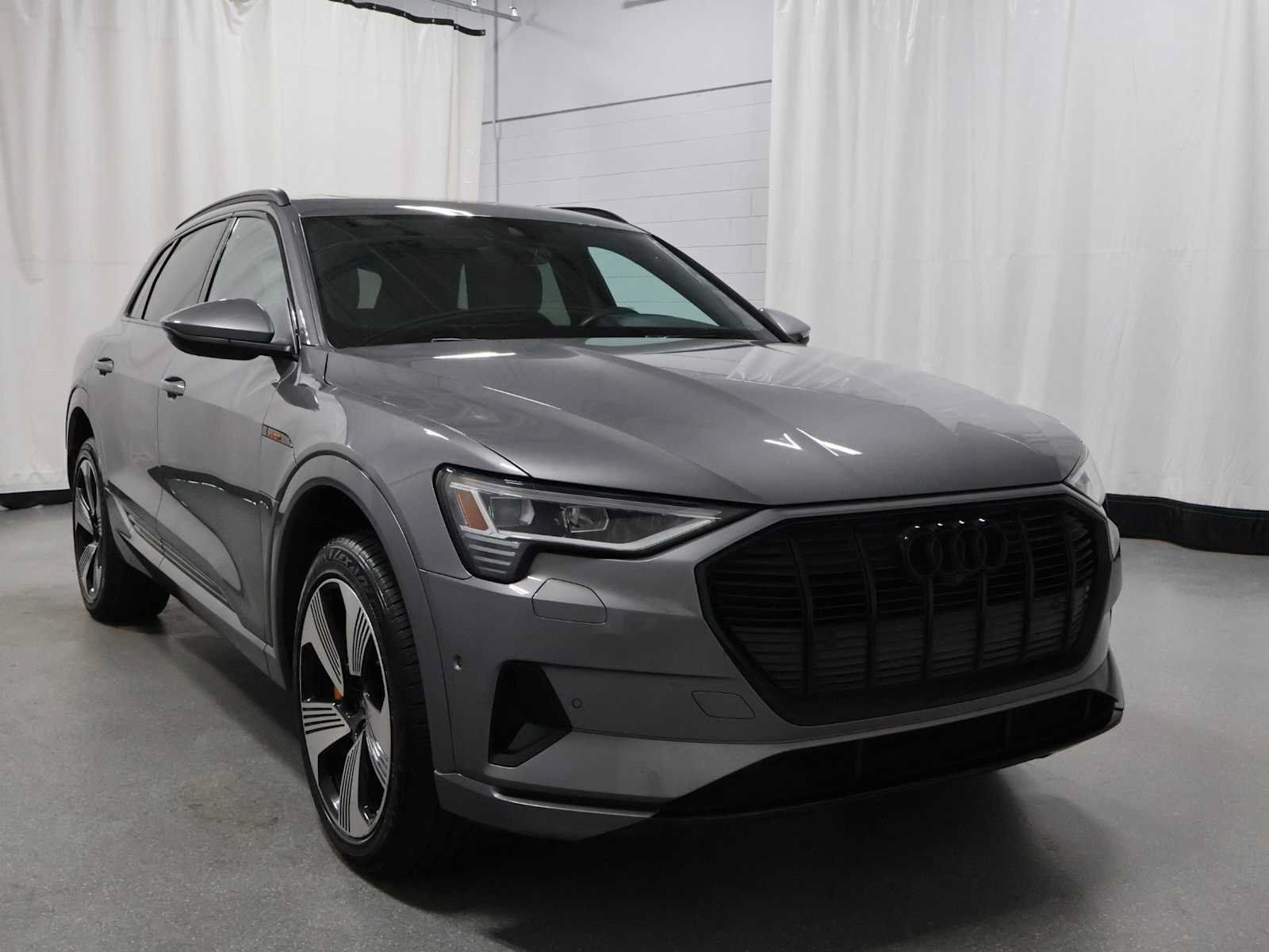 Used 2023 Audi e-tron Premium Plus w/ Premium Plus Package AWD/4WD image 13