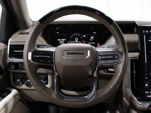 Used 2025 GMC Yukon Denali w/ Denali Reserve Package AWD/4WD image 11