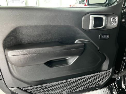Used 2020 Jeep Gladiator Sport w/ Technology Group AWD/4WD image 8