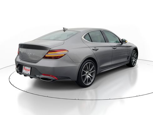 Used 2025 Genesis G70 2.5T image 4