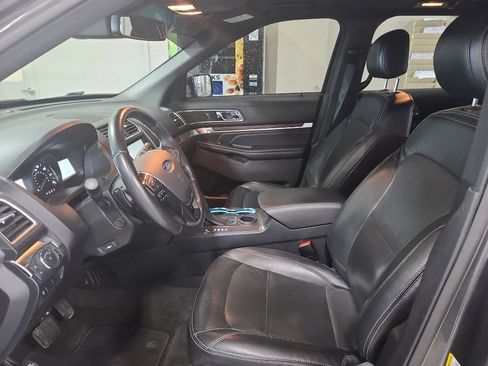 Used 2016 Ford Explorer Limited w/ Equipment Group 301A FWD image 8