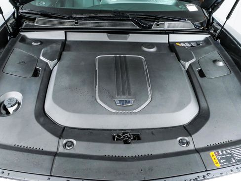 Certified 2024 Cadillac Lyriq Tech RWD image 35