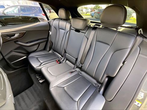 Used 2021 Audi Q8 Premium Plus image 19