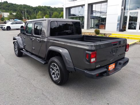 New 2025 Jeep Gladiator Sport AWD/4WD image 8