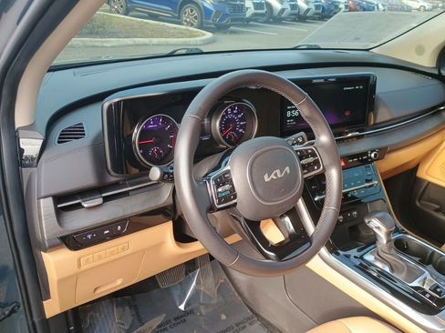Used 2024 Kia Carnival EX FWD image 11