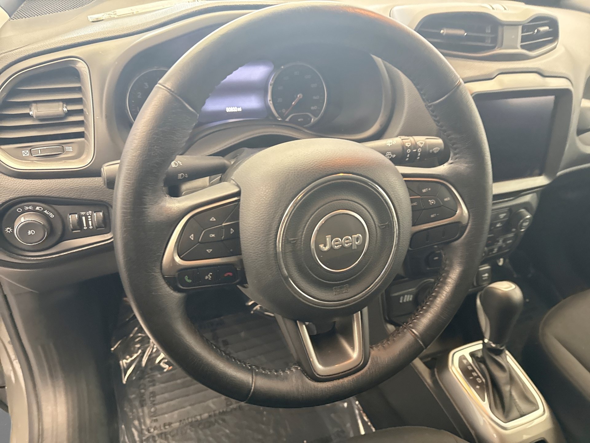 Used 2022 Jeep Renegade Latitude AWD/4WD image 12
