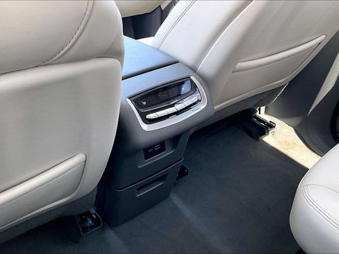 Used 2023 Cadillac XT6 Premium Luxury AWD/4WD image 5