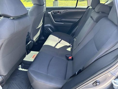 Used 2021 Toyota RAV4 LE FWD image 18