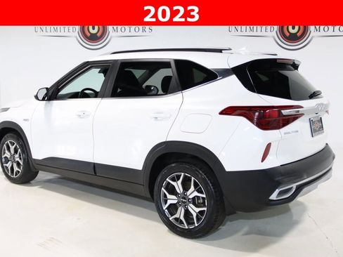 Used 2023 Kia Seltos EX image 3
