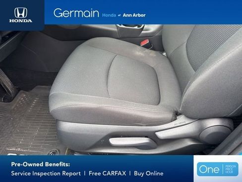 Used 2021 Toyota RAV4 LE AWD/4WD image 18