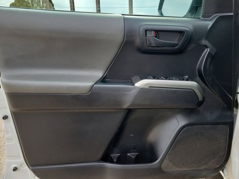 Used 2019 Toyota Tacoma SR5 AWD/4WD image 16