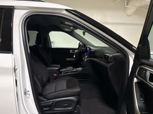 Used 2023 Ford Explorer XLT AWD/4WD image 21