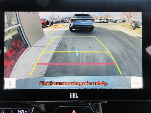 Used 2024 Toyota Venza XLE image 40