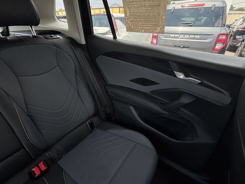 Used 2026 Volkswagen Tiguan SE AWD/4WD image 37
