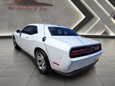Used 2016 Dodge Challenger SXT RWD image 5