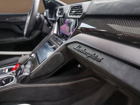 Used 2024 Lamborghini Urus Performante image 38