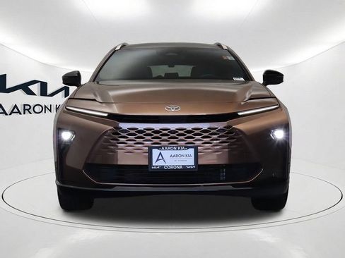 Used 2025 Toyota Crown Signia w/ Advanced Technology Package AWD/4WD image 2