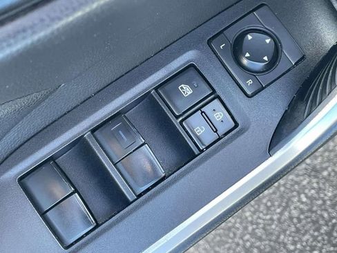 Used 2019 Toyota RAV4 LE FWD image 15