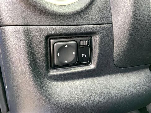 Used 2017 Nissan Versa Note SV w/ SV Appearance Package image 34