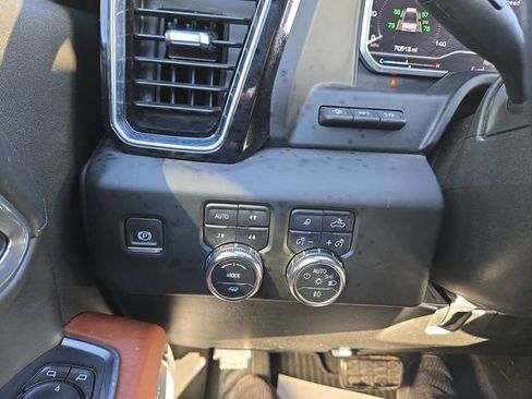 Used 2024 GMC Sierra 3500 Denali Ultimate AWD/4WD image 20