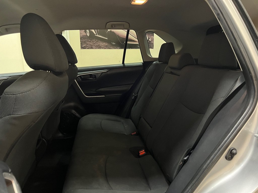 Used 2019 Toyota RAV4 LE FWD image 18