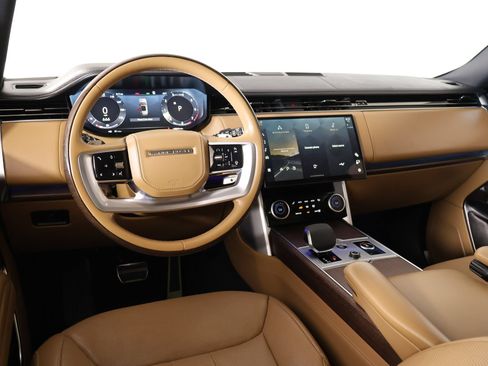 Used 2023 Land Rover Range Rover SE AWD/4WD image 2