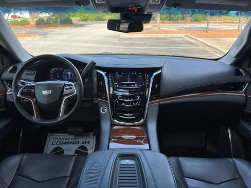 Used 2018 Cadillac Escalade ESV Luxury RWD image 30