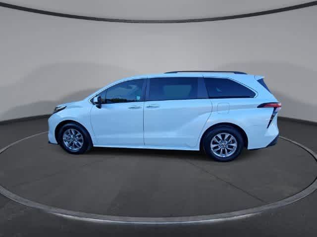 Used 2022 Toyota Sienna XLE FWD image 5