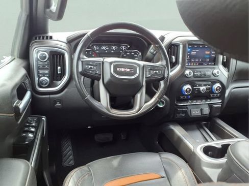 Used 2022 GMC Sierra 1500 AT4 w/ AT4 Preferred Package AWD/4WD image 4
