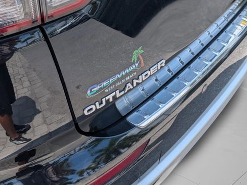 Used 2022 Mitsubishi Outlander SE image 19