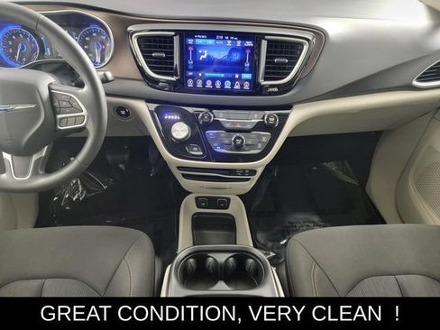 Used 2017 Chrysler Pacifica Touring Plus w/ Tire & Wheel Group FWD image 21