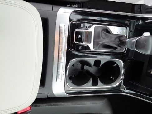 Certified 2024 Kia Carnival EX image 14