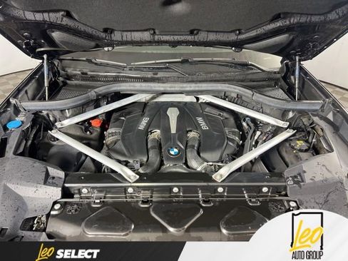 Used 2019 BMW X7 xDrive50i w/ Premium Package AWD/4WD image 4